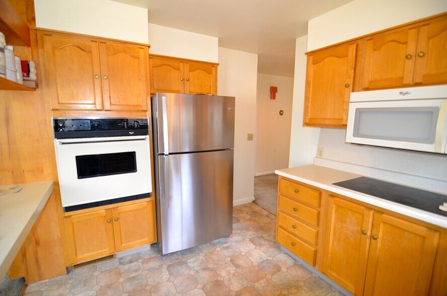 Building Photo - 1223 N 8th Ave