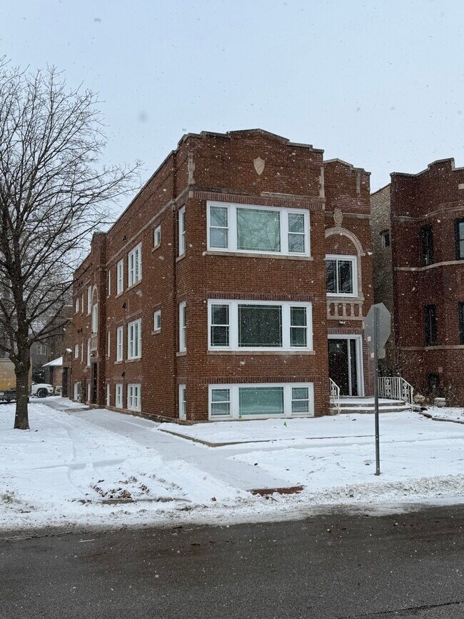 Building Photo - 1942 Elmwood Ave
