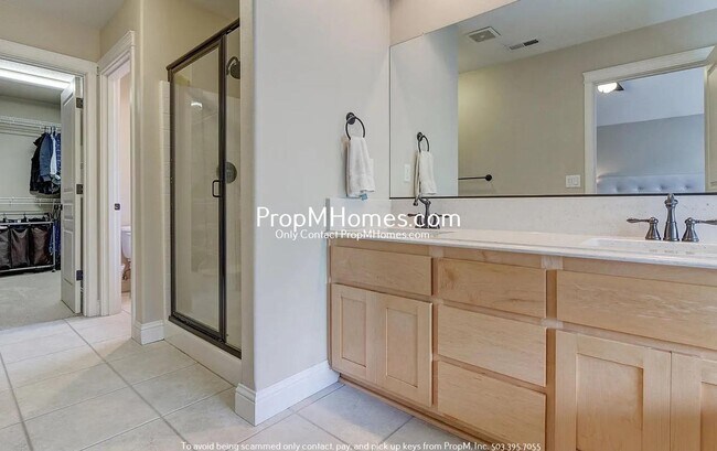 Building Photo - Luxury Four Bedroom Home in King City!
