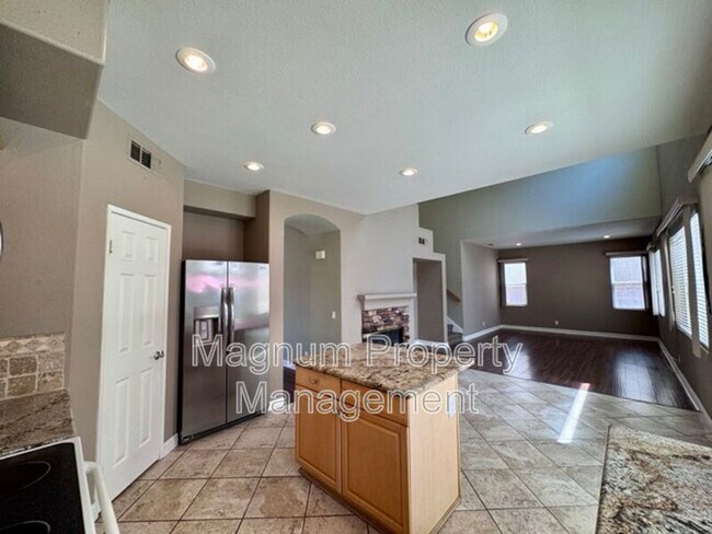 Building Photo - 30997 Oakhill Dr
