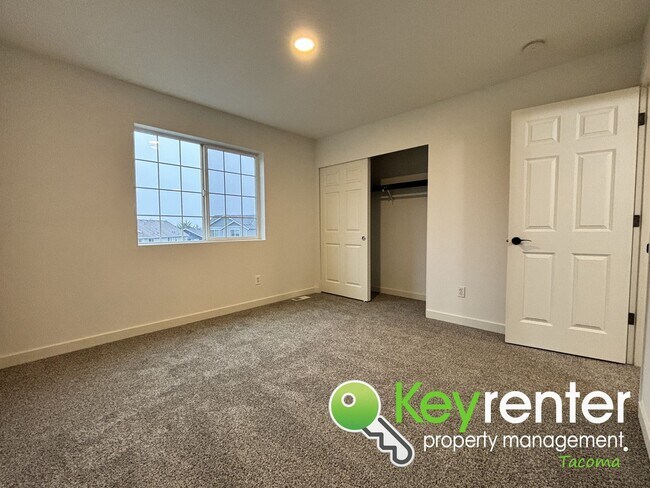 Building Photo - Beautiful 4 Bedroom 2.5 Bathroom Tacoma Home for Rent in Quiet Cul-De-Sac Community