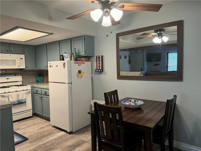 Building Photo - 1663 AZ-95