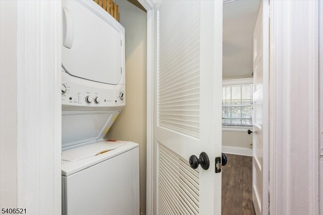 Building Photo - 9 Lincoln St