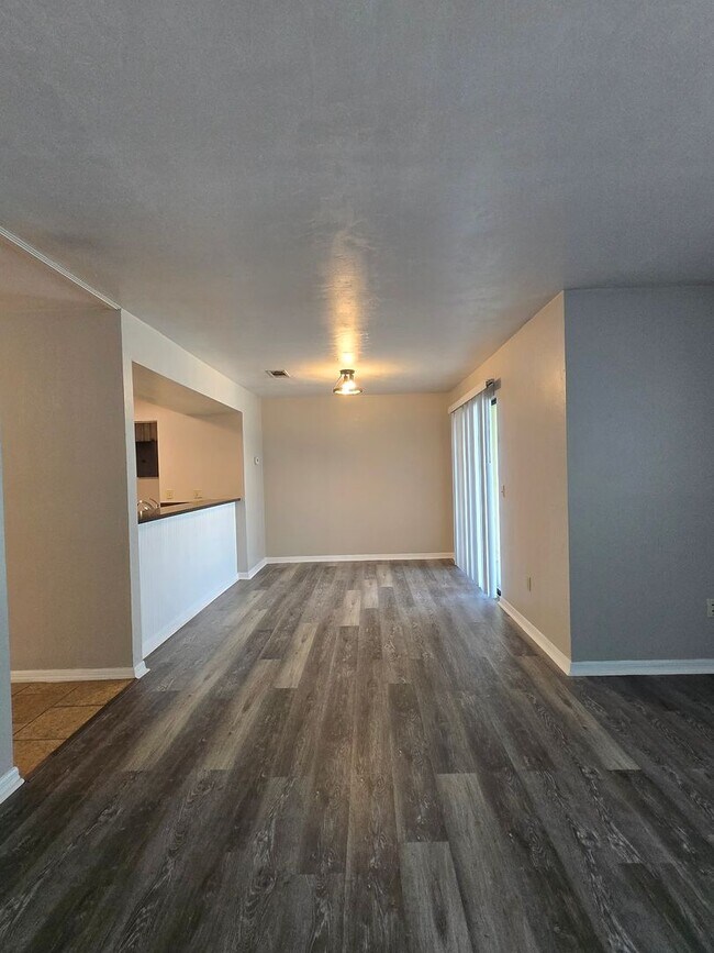 Building Photo - 2 Bedroom 2 Bath Condo