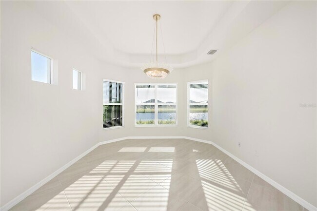 Building Photo - 12655 Wellen Golf St