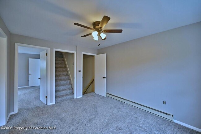 Building Photo - 431 Center St