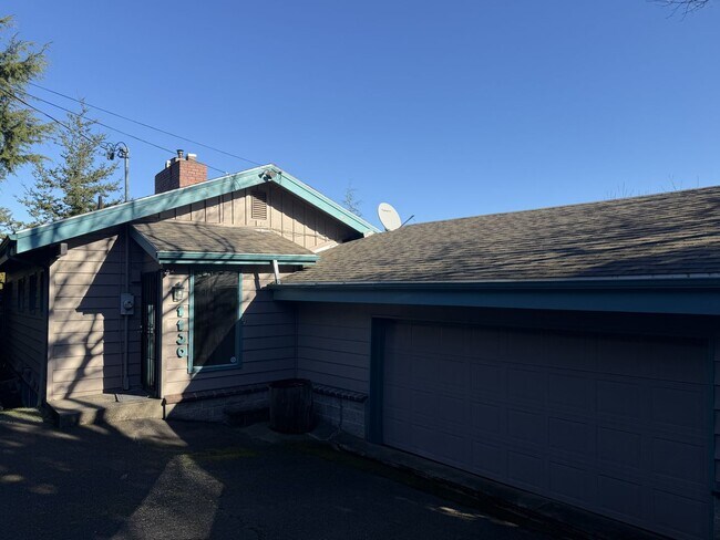 Building Photo - 1150 N 5th St