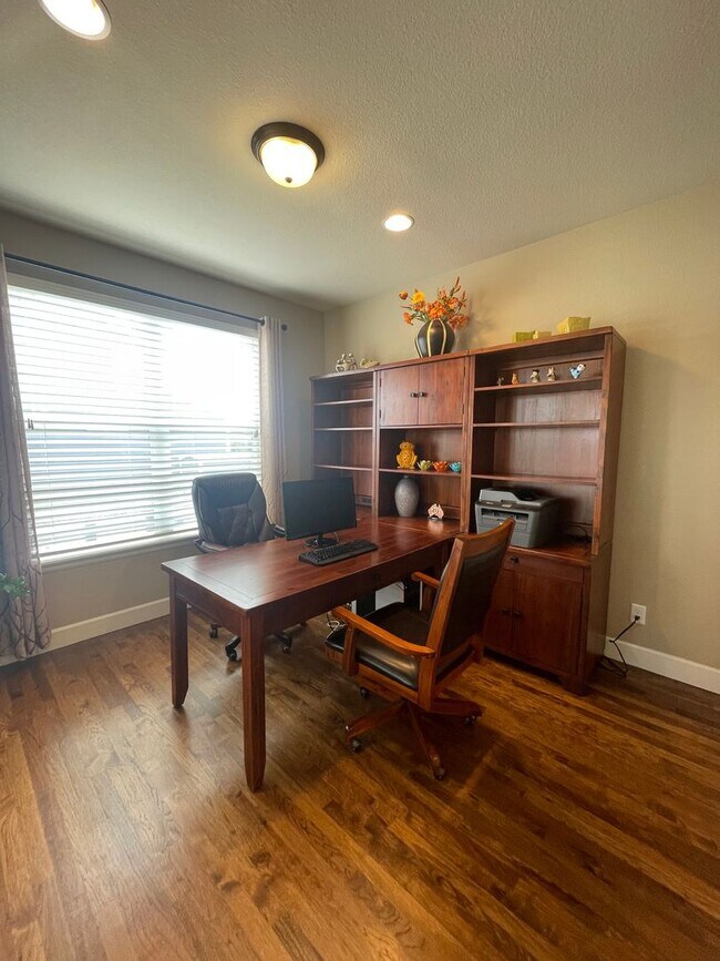 Building Photo - Sprawling Two-Story Home in SE Ft. Collins