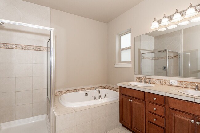 Building Photo - 14822 SW Mulberry Dr