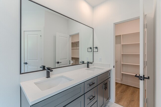 Building Photo - 7628 Inwood Hls Ln