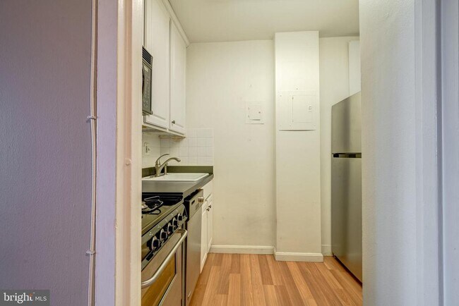 Building Photo - 1111 Arlington Blvd