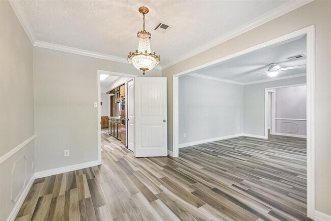 Building Photo - 28902 Twisted Oak Dr