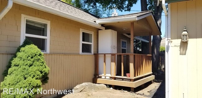 Building Photo - 1 br, 1 bath House - 127 A Plymouth St NW