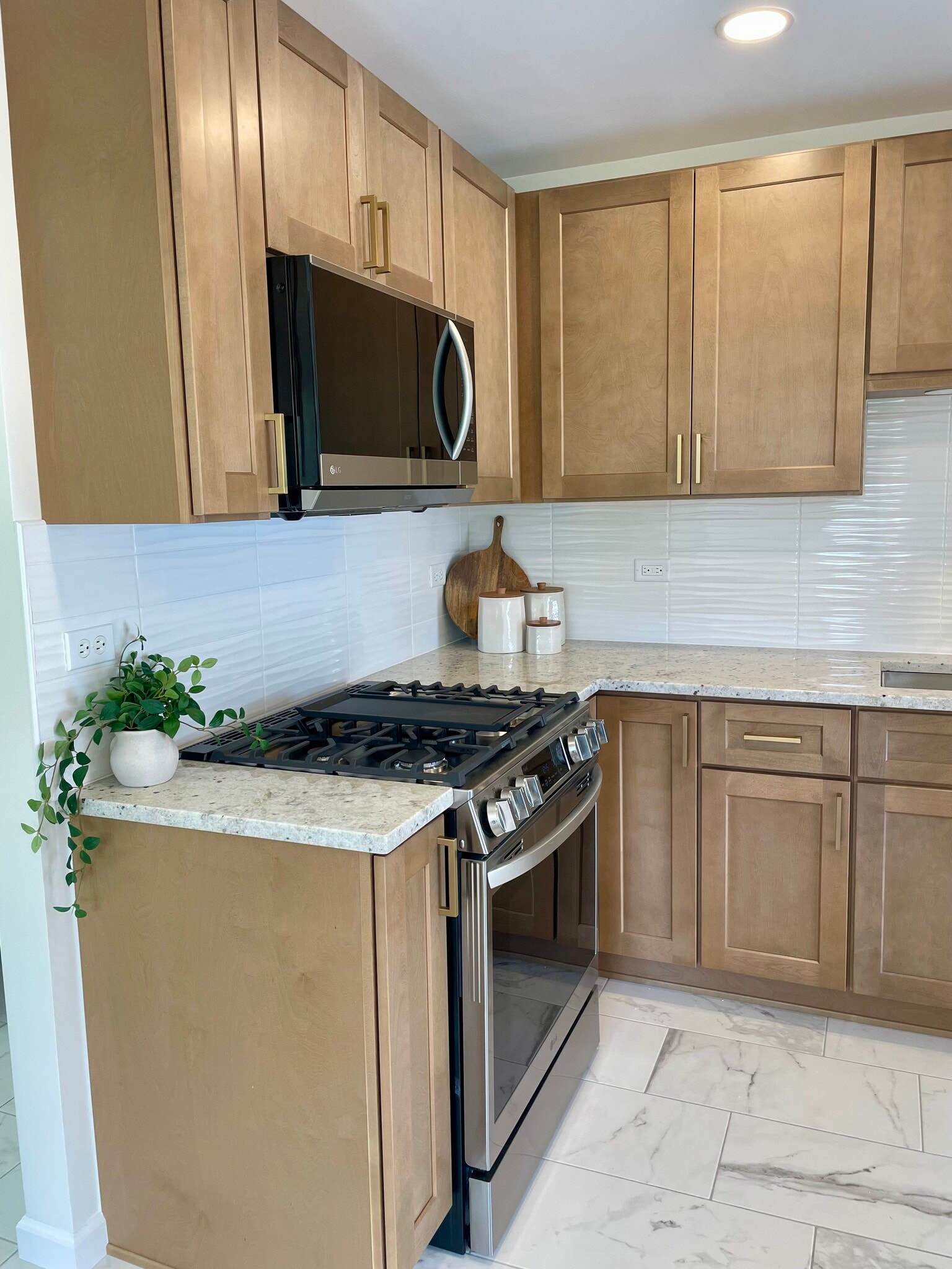 Kitchen (1st Floor) - 16180 Apple Ln