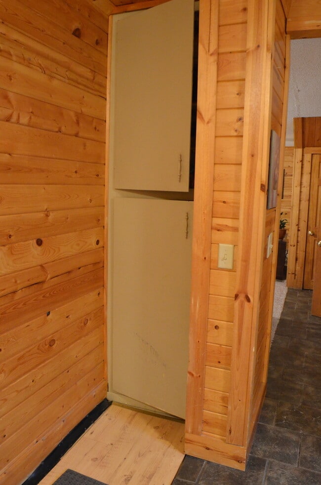 Building Photo - 3 Bedrooms, 2 Bathrooms Single Family Home in Brainerd, MN w/1 car garage