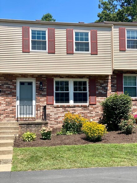 Primary Photo - 315 Laporte Ct