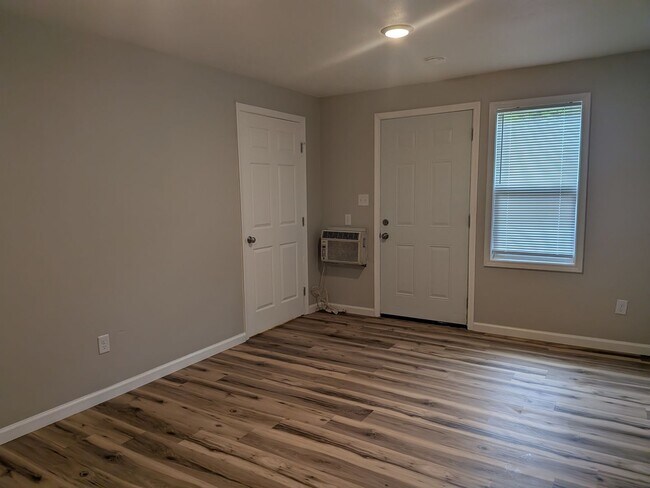 Building Photo - 1071 Kathryn