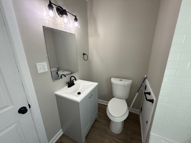 Building Photo - Renovated 3-Bedroom Home – We Welcome Sect...