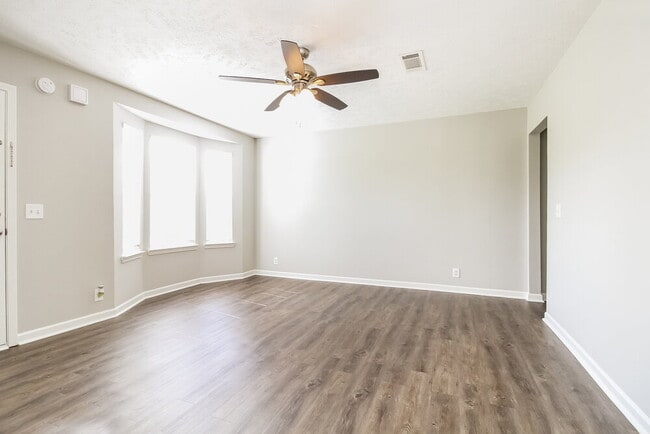 Building Photo - 1318 Lyndsey Ridge Dr