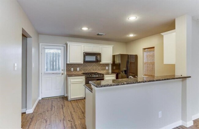 Building Photo - 730 Redwing Pl Dr