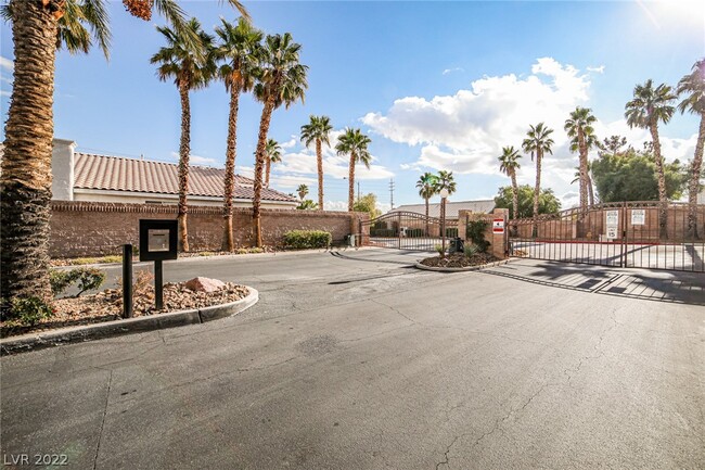 Building Photo - 1917 Crystal Glen Ct