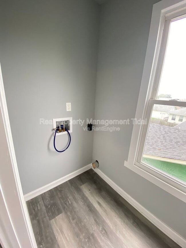 Building Photo - 22 Riverview Ave