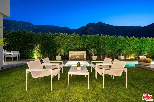 Building Photo - 1175 Los Robles Dr