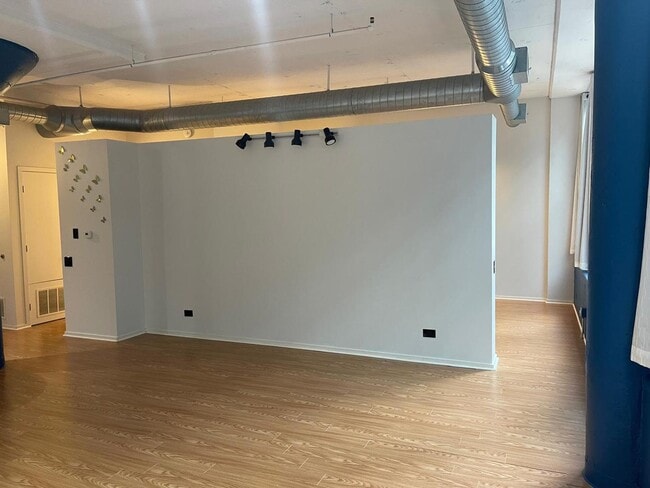 Building Photo - 130 S Canal St