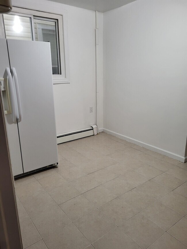 Building Photo - 89 W 21st St