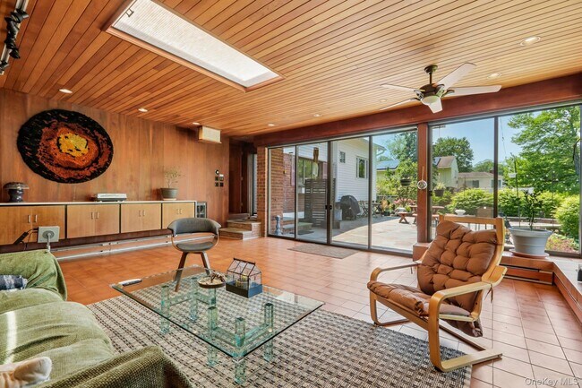 Building Photo - 181 Finmor Dr