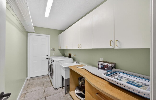 Building Photo - 168 Thornton Dr