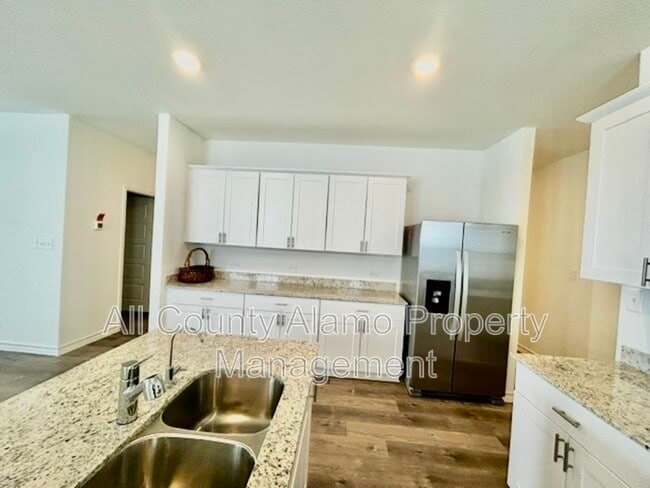 Building Photo - 4153 Bermuda Ln