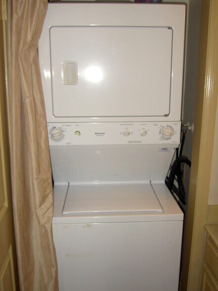 No trips to the laundromat, ever. - 914 SW 8th Ln
