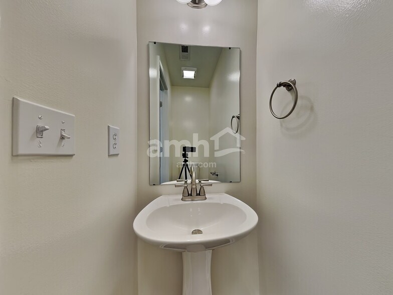 Building Photo - 6824 Audrianna Ln