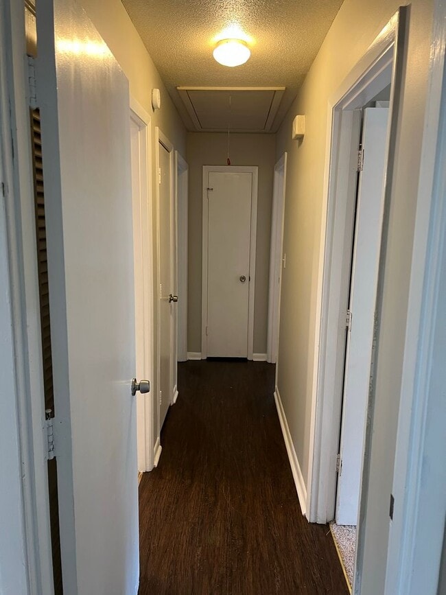 Building Photo - Brentwood Home close to UGAs Vet School