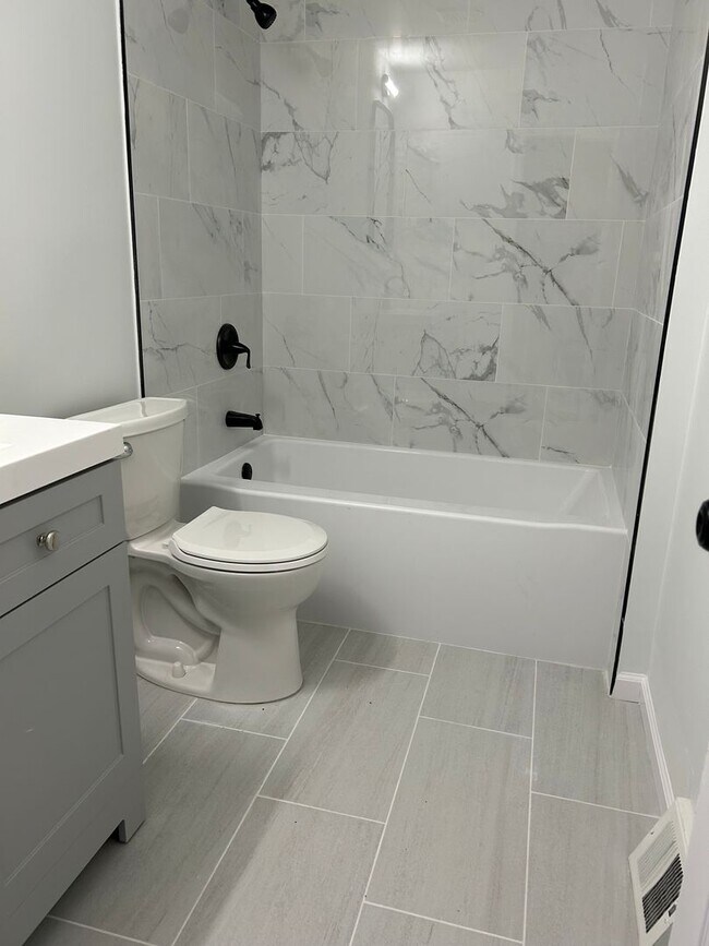 Building Photo - Village Shires Townhome completely Renovated 3 Beds 1.5 Bath Available 9/1