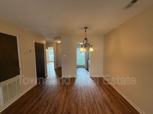 Building Photo - 2752 Helaman Ct