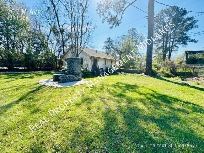 Building Photo - 709 M Ave