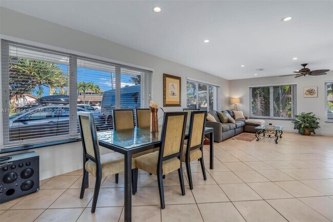 Building Photo - 1600 N 28th Ct