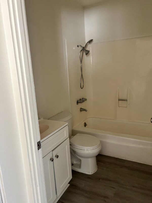 Building Photo - 333 W Lancaster Blvd