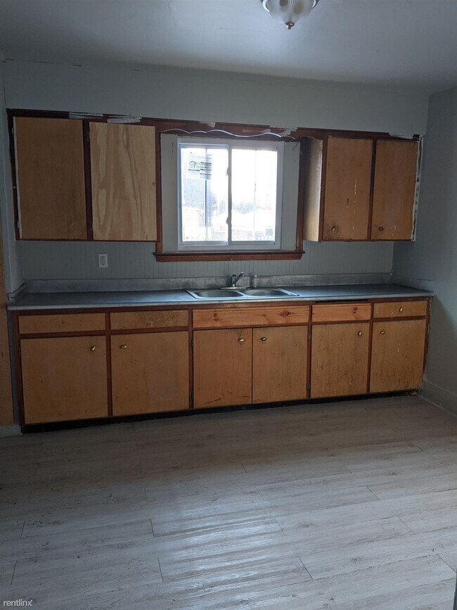 Building Photo - 2 br, 1 bath House - 3651 Bedford St Lower...