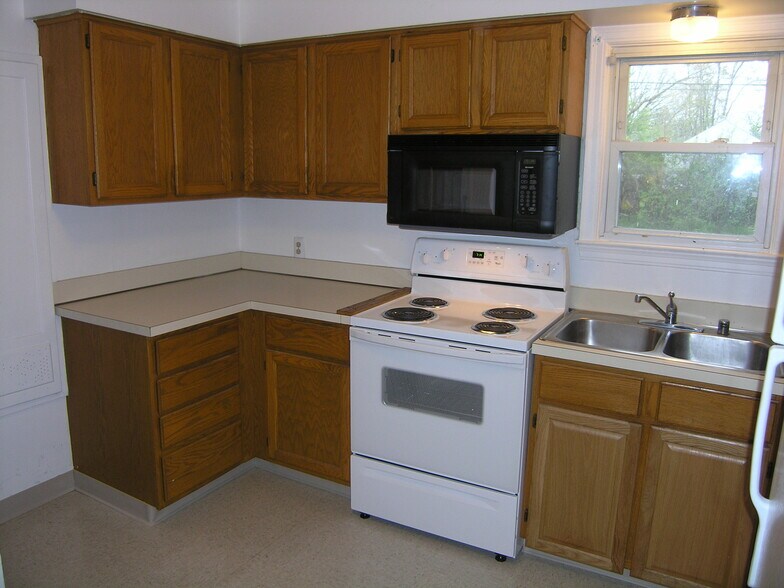 Building Photo - 1343 Rosewood St