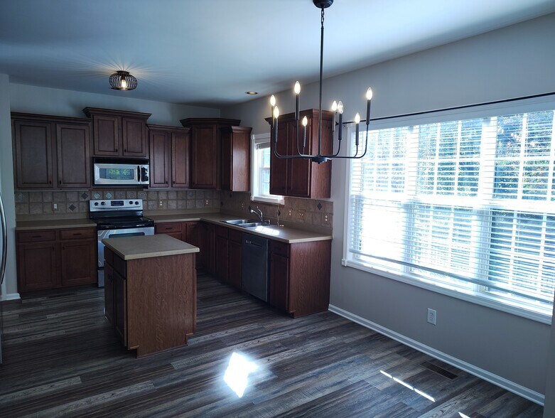 Building Photo - 110 Ruland Cir