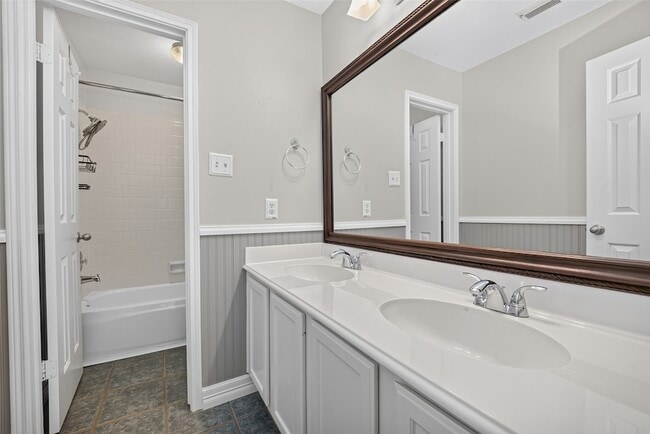 Building Photo - 4414 Ringrose Dr