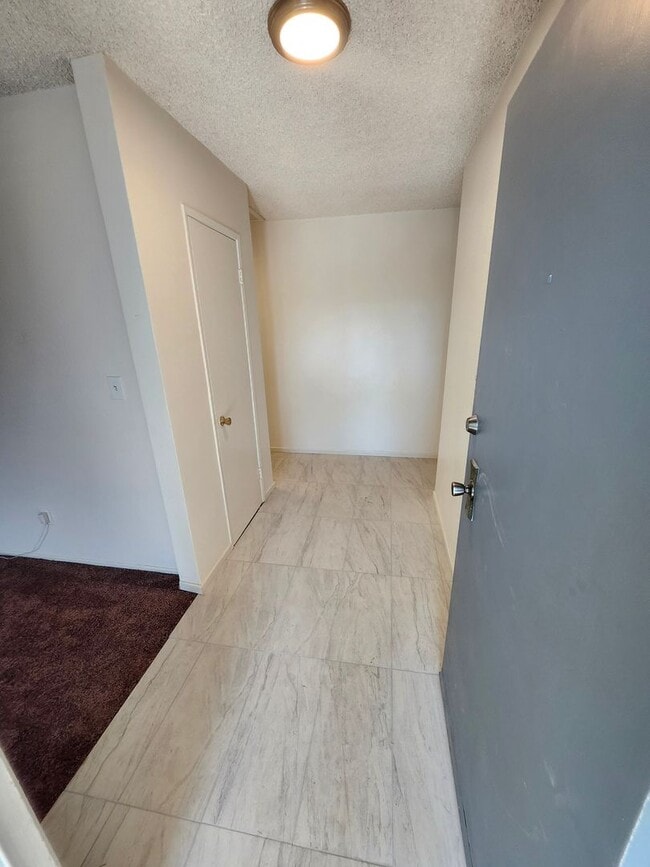Building Photo - Newly Renovated! Spacious 4-Bed, 2-Bath Ho...
