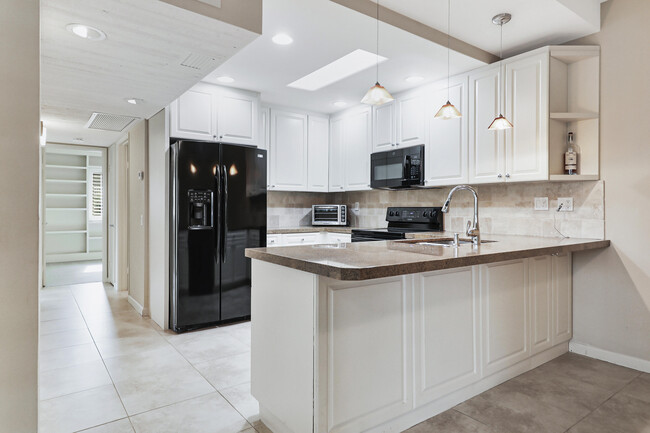 Building Photo - 73895 Saquaro Ct