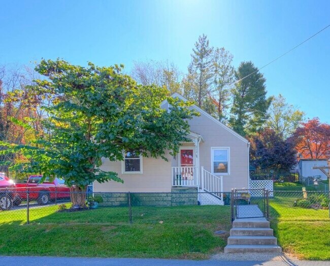 Building Photo - 212 McDonald St