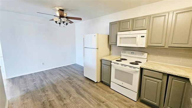 Building Photo - 401 SE 12th St