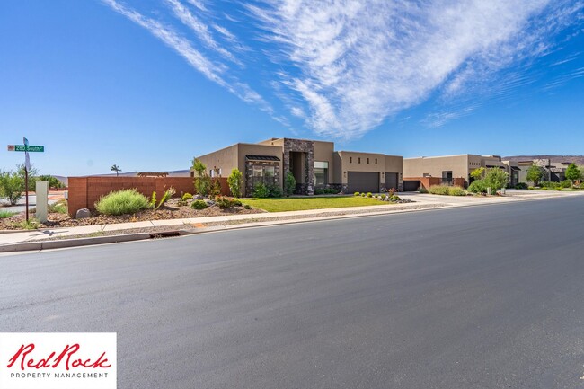 Building Photo - DOG FRIENDLY 4-Bedroom Modern Desert Home ...