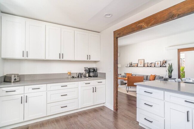 Building Photo - 57405 Navajo Trl